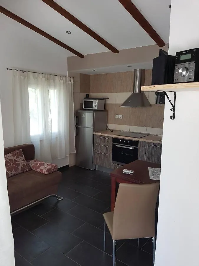 Apartmani Morovi Dvori دراغ شقة